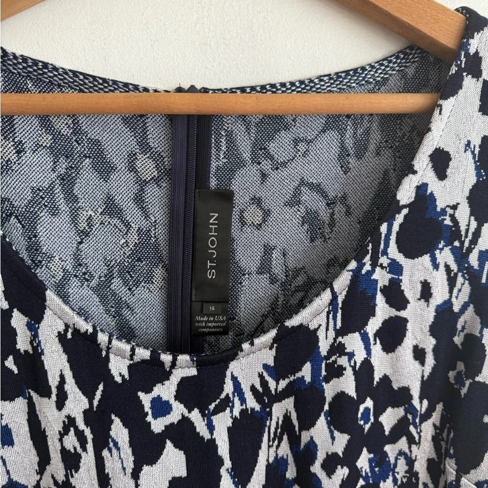 St. John Sleeveless Jacquard Sheath Dress Abstract Floral Print Size 14 - Picture 5 of 9